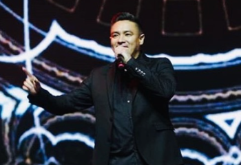 Қайрат Түнтеков Димаш Құдайберген екеуін салыстыратындарға жауап берді