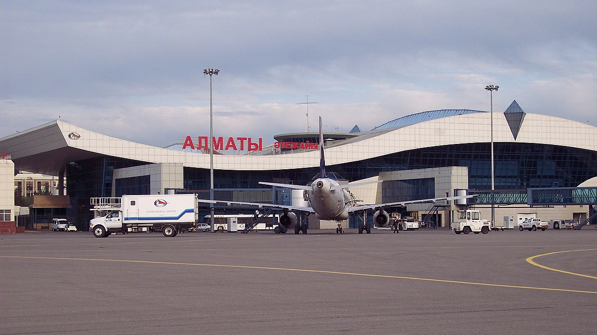 КНБ расследует дело о наркотиках в отношении сотрудников аэропорта Алматы