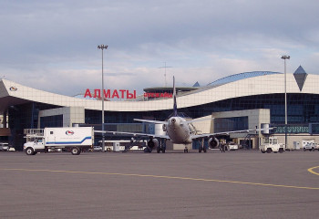 КНБ расследует дело о наркотиках в отношении сотрудников аэропорта Алматы