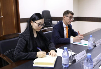 Замминистра транспорта Казахстана провел встречу с послом Нидерландов