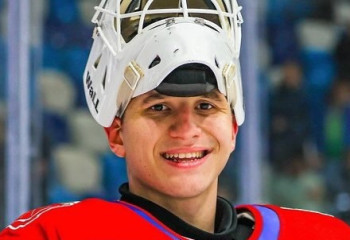 Казахстанские хоккеисты спасли женщину с детьми из горящей квартиры