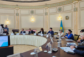 Министры встретились с главными редакторами детских изданий и писателями детской литературы