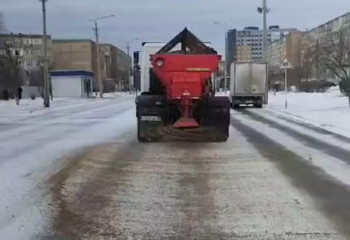 Ақтауда жолдарға 14,70 тонна тұз аралас қоспасы шашылды