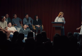 Комик Зарина Байболова плюнула в лицо Асхату Ниязову