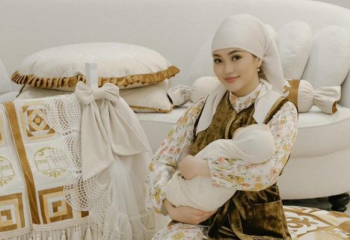 «Әдемі дәстүр». Ерке Есмахан баласын бесікке салғанын көрсетті