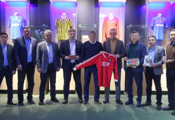 Музей казахстанского футбола пополнился памятными экспонатами олимпийского чемпиона