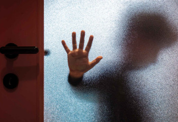 Талдықорғандық ана өз балаларына қорлық көрсеткен