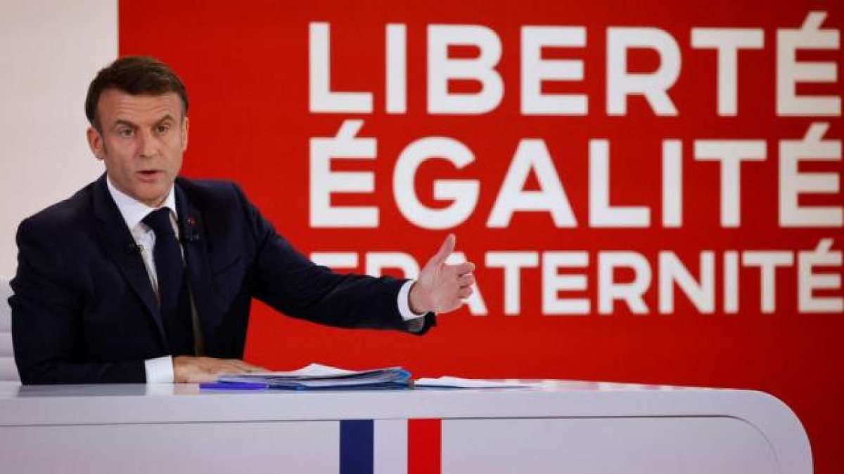 France's Macron shifts to right on schools and birth rate France's Macron shifts to right on schools and birth rate