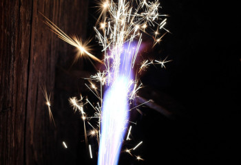 Жителя Актау оштрафовали за запуск салюта ночью