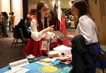 Қазақстандық қыз Америкадағы университетте қазақ тілінен сабақ беріп жүр