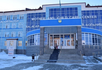 Врачи ВКО прооперировали ребёнка, который не мог глотать даже воду