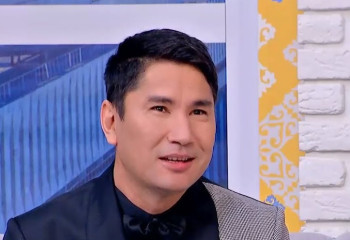 Ұшақ бортында стюардессаны ұрып жіберген қай әнші