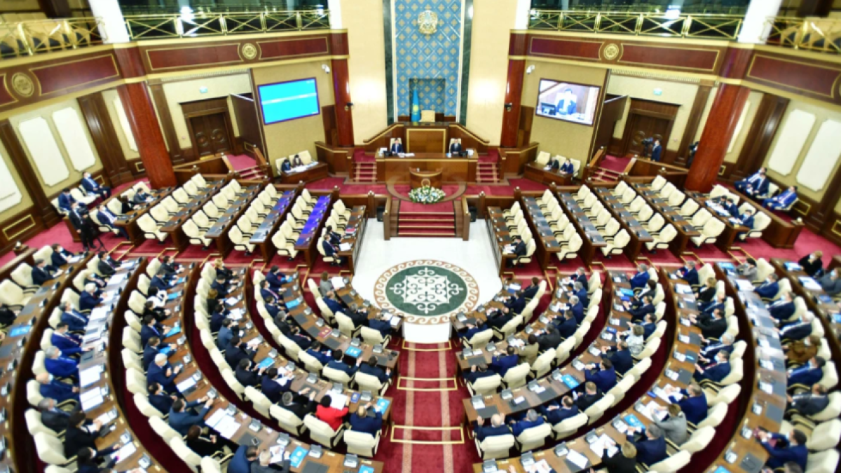 Парламент палаталарының бірлескен отырысы басталды