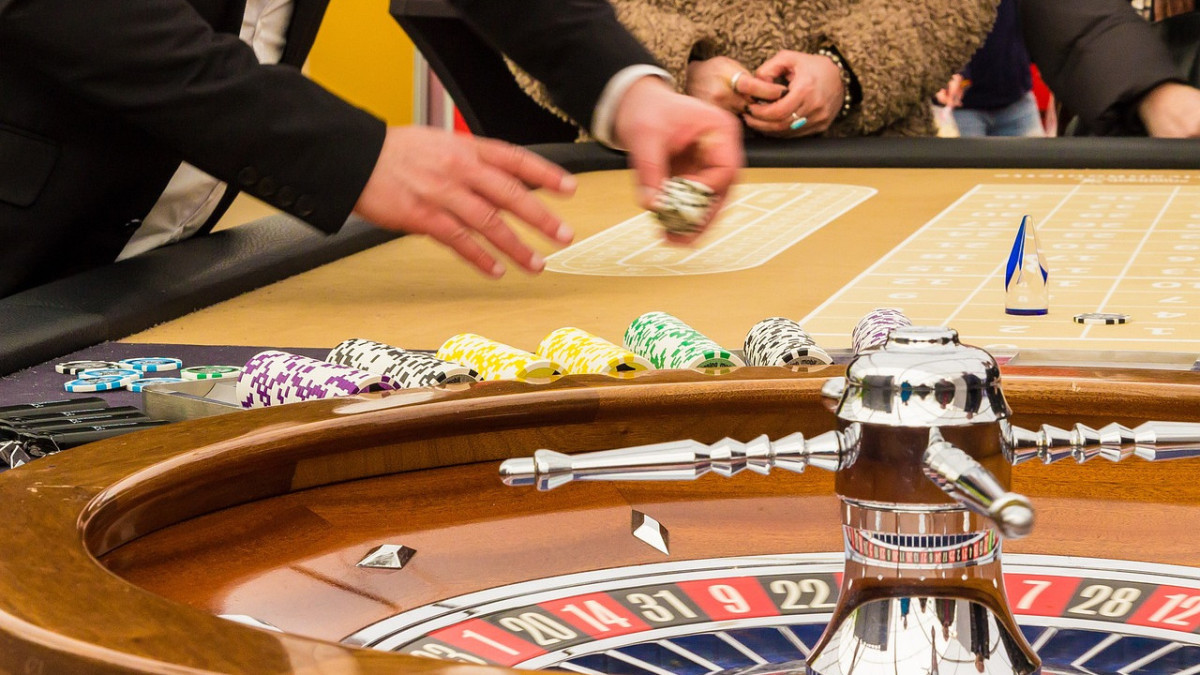 В казино Алматинской области незаконно транслировали игры и принимали ставки