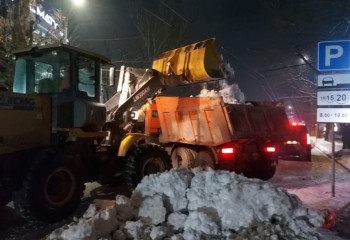 Алматы көшелерінен жүк көліктерімен 2,4 мың рейс қар шығарылды