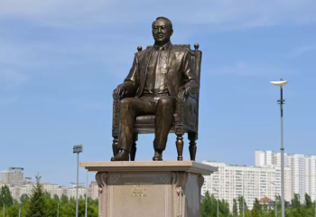 «Тарих өз бағасын береді»: Нұрсұлтан Назарбаевқа әлемде қанша ескерткіш қойылған