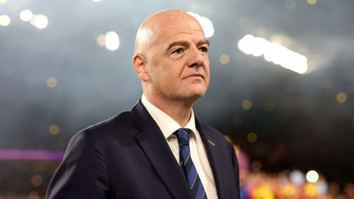 Президент ФИФА призвал засчитывать поражение команде, чьи болельщики позволяют себе расистские выходки