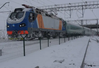 «30 жыл бойы қызмет еткен». Жамбылда теміржол қызметкерлерін пойыз қағып кетті