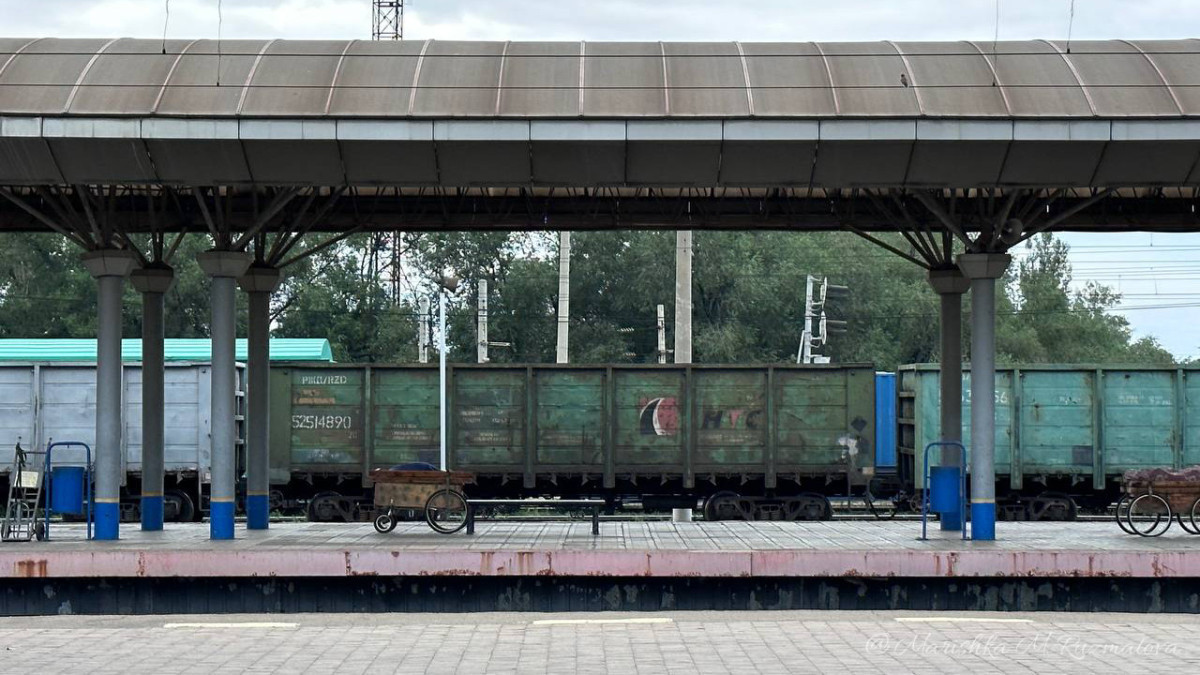 Поезд сбил двух железнодорожников в Жамбылской области