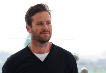 Каннибализм бойынша айыпталған Голливуд актері қазақстандық бойжеткенге үйленбек