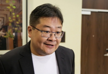 Қазақстандық депутат Ресейге барғанда түрмеге қамалатынын айтты