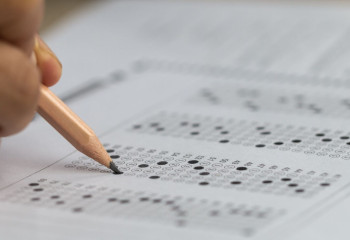 Телефоны, шпаргалки, запрещенные предметы: как началось январское ЕНТ