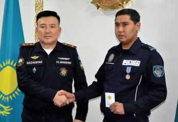Жетісулық полицей «Өртте көрсеткен қайсарлығы үшін» медалімен марапатталды
