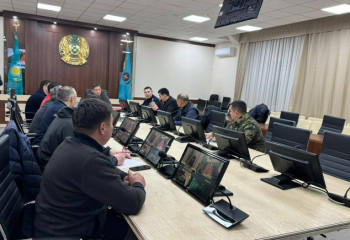 Ерболат Досаев жедел штабтың шұғыл кеңесін өткізіп жатыр