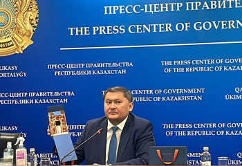 Министр тілшілерге иіссу таратты