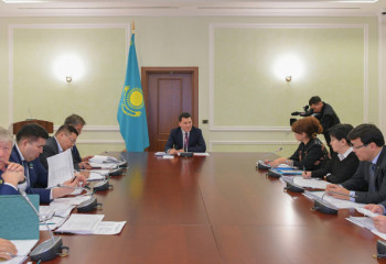 Ерлан Қарин рәміздер мен ведомстволық мәселелер жөніндегі республикалық комиссияның отырысын өткізді