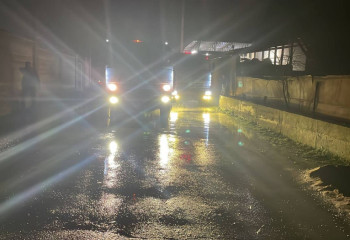 Шымкентте канализациялық құбыр жарылып, 4 үйдің ауласын су басты