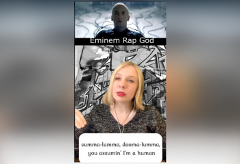 «Сама лама дума лама» - репетитор английского смогла перепеть 