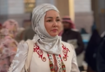 Ұлттық киіммен қажылыққа барған Жазира Байырбекова көпшілікті таңғалдырды