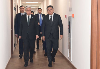 Президент посетил здание акимата города Алматы, восстановленное после январских событий