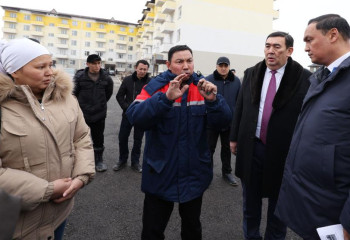 Таразда жаңа шағын ауданын жылумен қамту жұмыстарын тексеріп жатыр