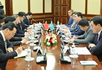 Мәжіліс спикері Бүкілқытайлық халық өкілдері жиналысы Тұрақты комитеті төрағасының орынбасарымен кездесті
