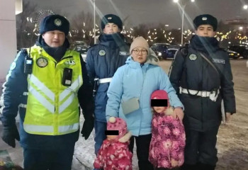 Астанада адасқан қызды Ұлан сарбаздары жақындарына тапсырды