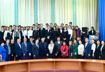 Астанада Фариза Оңғарсынованың 85 жылдығына арналған дөңгелек үстел өтті