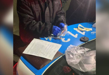 Алматинец спрятал мефедрон в трусы