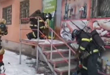 Восемь человек эвакуировали из-за пожара в магазине Усть-Каменогорска