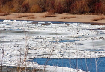 Атырауда мұз астына кеткен жүргізуші көз жұмды