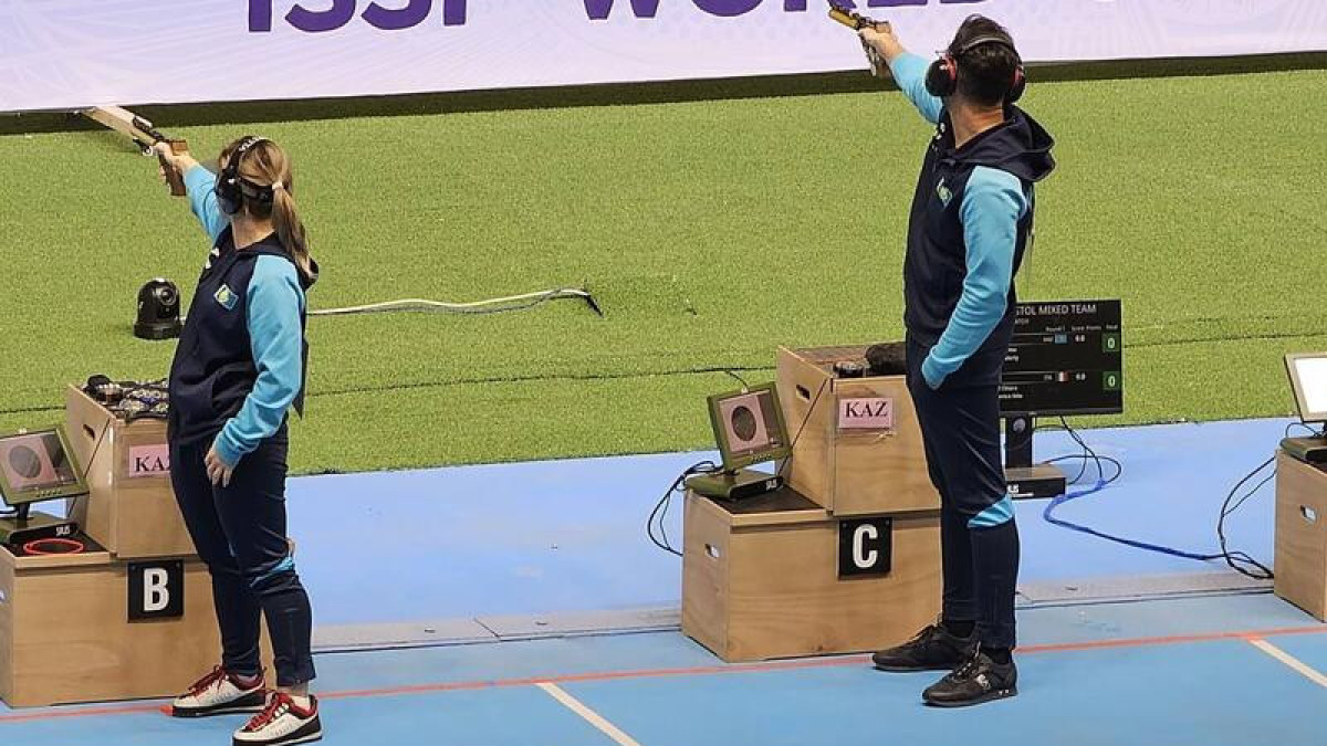 Казахстанец завоевал бронзу на Кубке мира по стрельбе