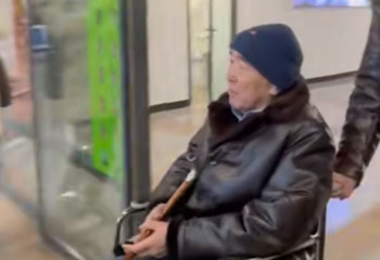 Орал жұрты Жүрсін Ерманды әуежайдан күтіп алды