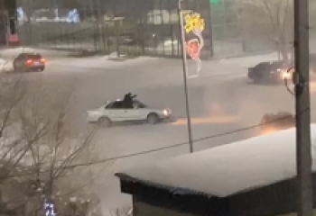 Двое парней устроили авто дрифт в центре Сатпаева