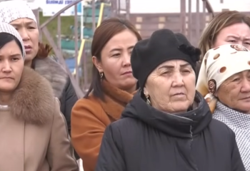 Түркістан облысында мектеп директоры қол астындағы қызметкерлерге қырындаған