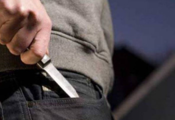 Ақтауда балабақша маңында ер адам пышақ жарақатын алды