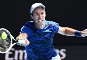 Теннисист из Казахстана уверенно вышел во второй круг турнира в Германии