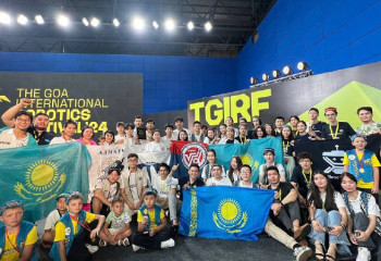 Қазақстандық оқушылар Үндістандағы робототехника чемпионатында топ жарды