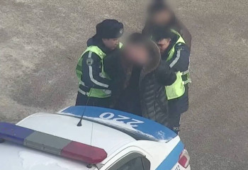 Пьяный водитель протащил полицейского по проезжей части в Астане