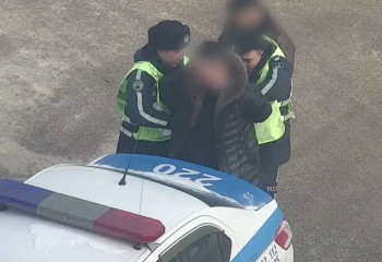 Астанада мас жүргізуші полицейді көлігімен сүйреп кетті